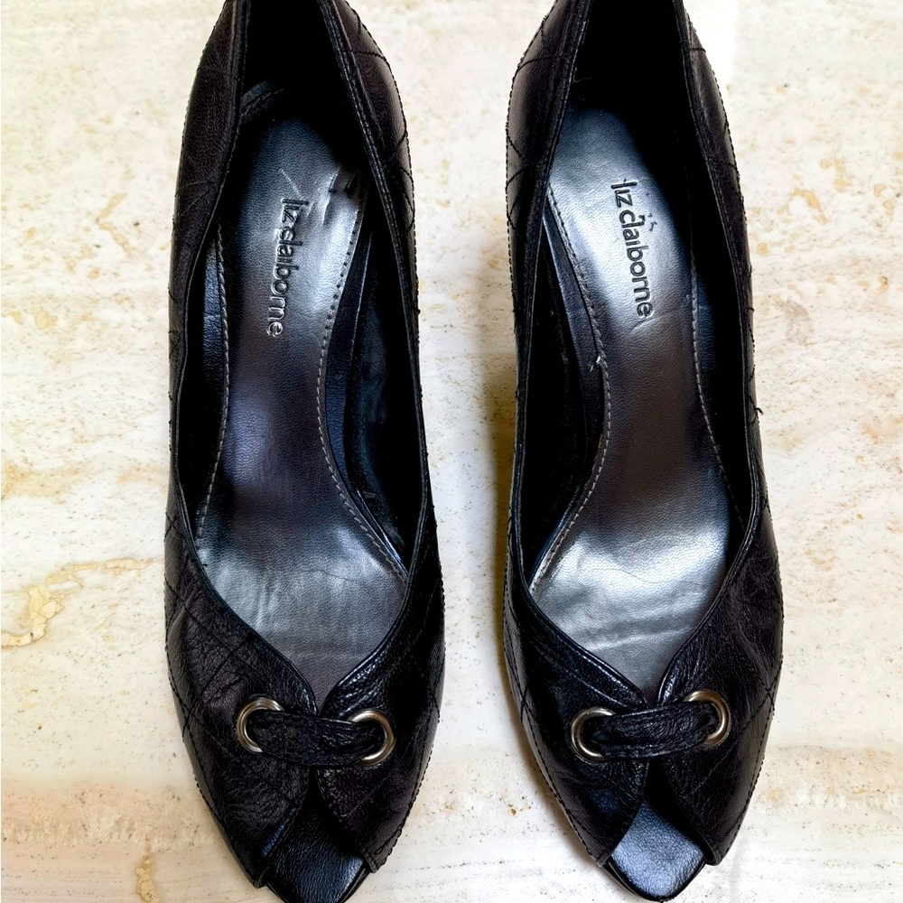 Peep toe pump